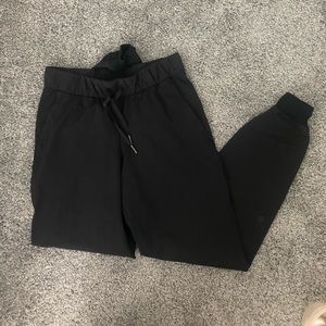 Lululemon on the fly joggers